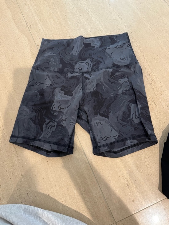 lululemon athletica Pants - lululemon athletica High-Rise Black Swirl Print Bike Shorts